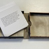 Coffret plein papier pour écrits et textes d'artistes. Conservation sur mesure de l'Atelier Bonnouvrier, dans les Yvelines.
