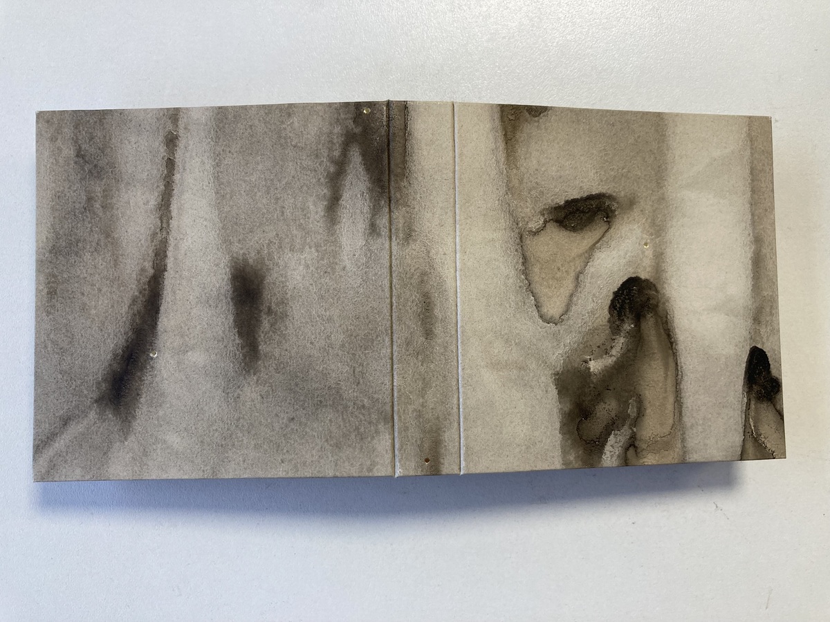 Coffret plein papier pour écrits et textes d'artistes. Conservation sur mesure de l'Atelier Bonnouvrier, dans les Yvelines.